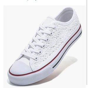 Size 7 women’s. Worn 1 time down the isle